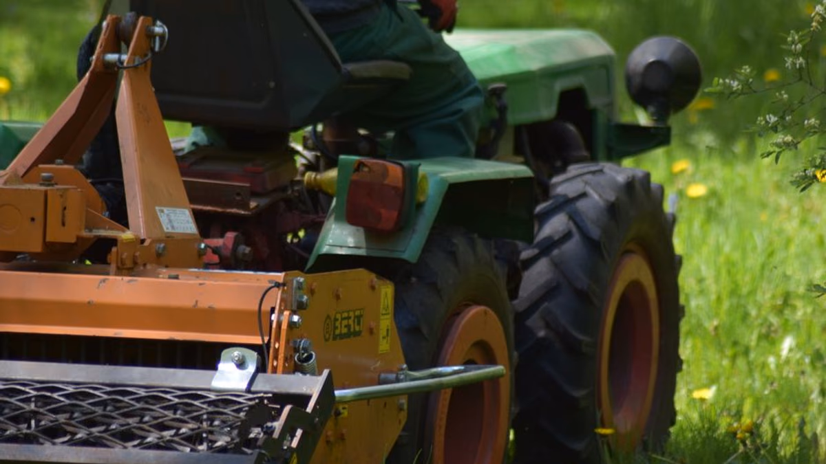 Green ride-on garden tractor — John Deere deck belt and hydrostatic drive repairs